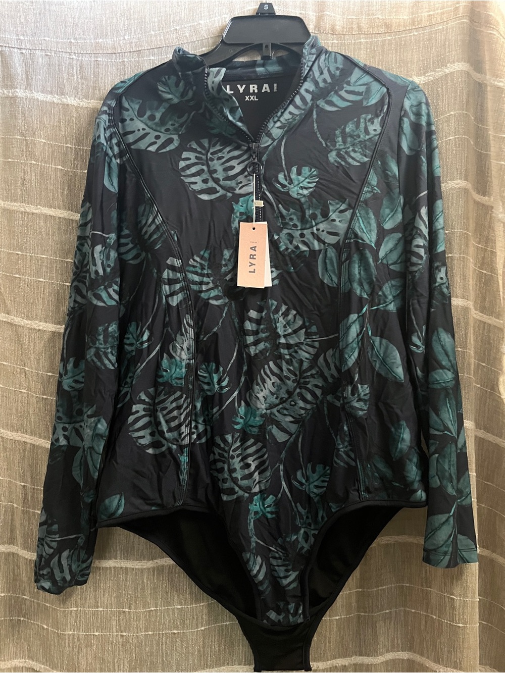 Women's Black & Green Leaf Print Long-Sleeve Bodysuit Top
